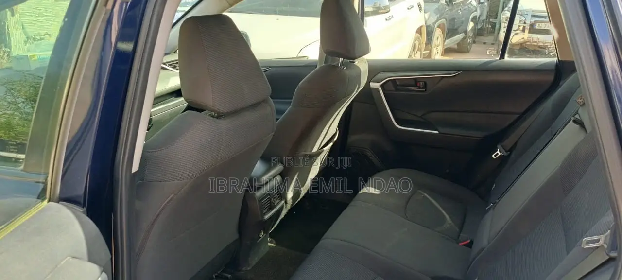 Toyota RAV4 XLE 2021 Bleu