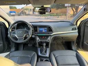 Hyundai Avante 2016 Gris
