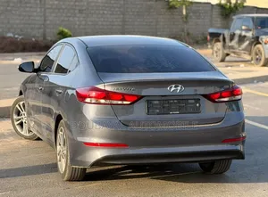 Hyundai Avante 2016 Gris