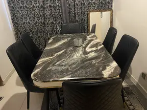 Table À Manger À Vider