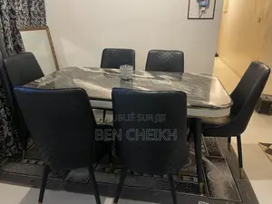 Table À Manger À Vider