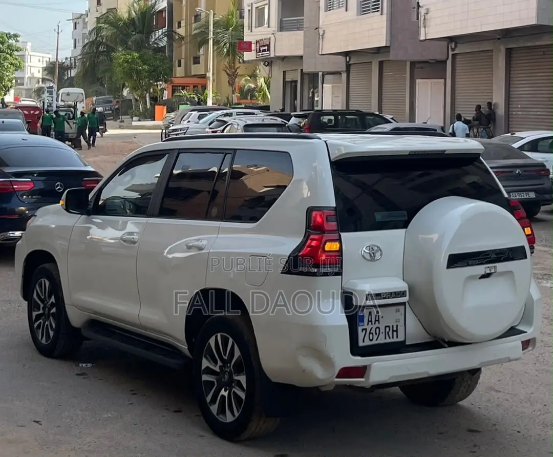 Toyota Land Cruiser Prado 2022 Blanc
