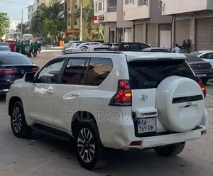 Toyota Land Cruiser Prado 2022 Blanc