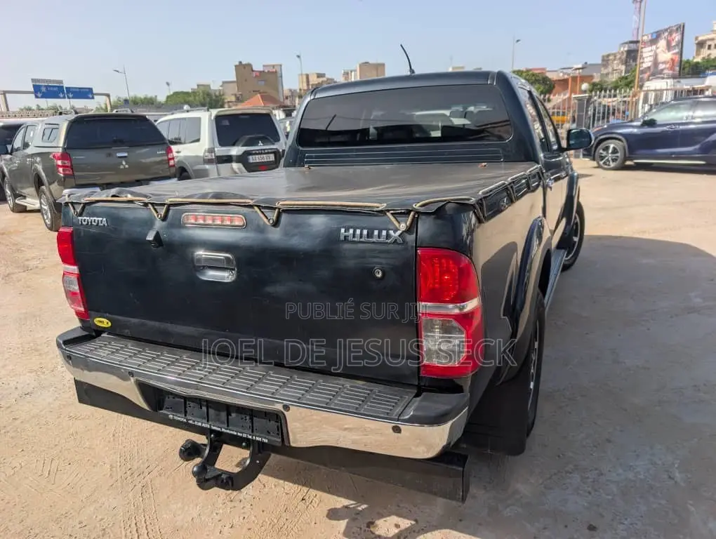 Toyota Hilux WORKMATE 4x4 2016 Noir Mat
