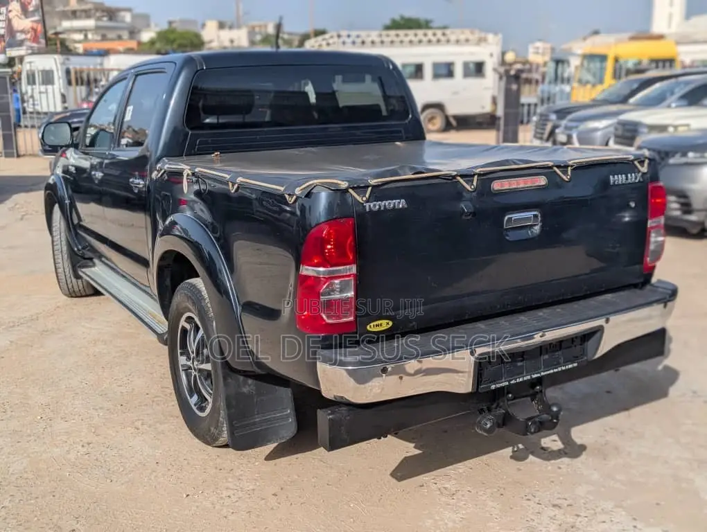 Toyota Hilux WORKMATE 4x4 2016 Noir Mat