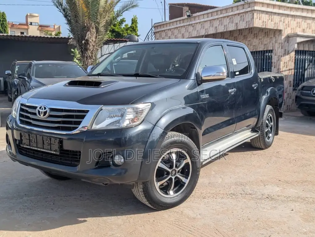 Toyota Hilux WORKMATE 4x4 2016 Noir Mat