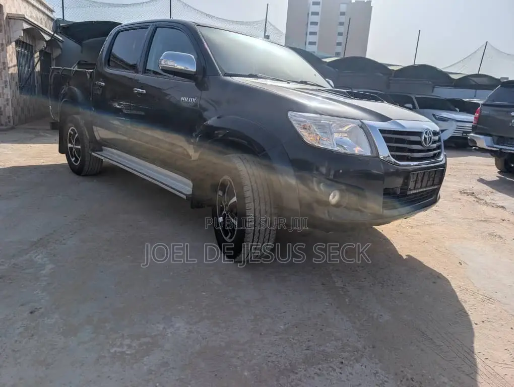 Toyota Hilux WORKMATE 4x4 2016 Noir Mat