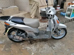 Honda Super Hawk 2004 Gris