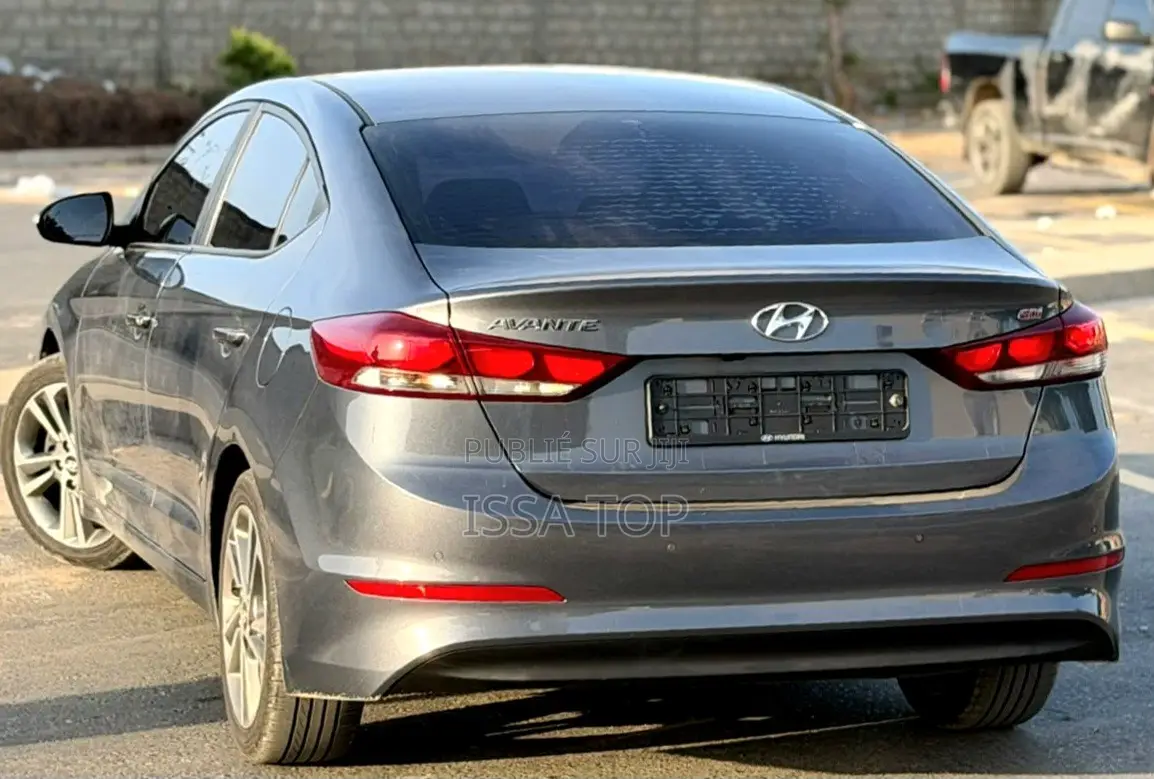 Hyundai Avante 2016 Gris