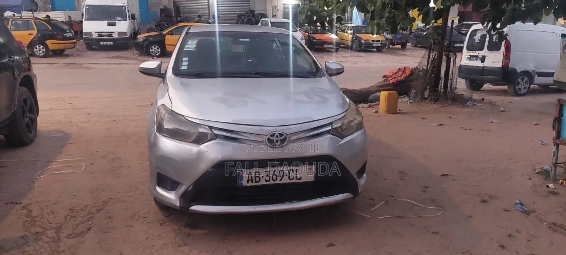 Toyota Yaris 2014 Gris