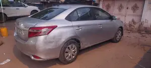 Toyota Yaris 2014 Gris