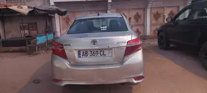 Toyota Yaris 2014 Gris