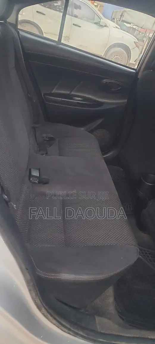 Toyota Yaris 2014 Gris