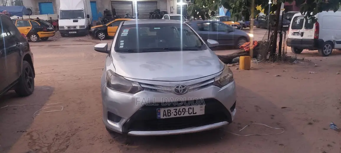 Toyota Yaris 2014 Gris