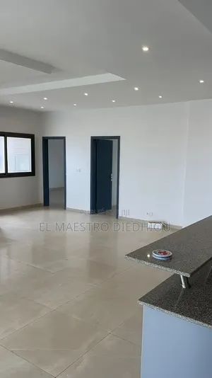3chbre Appartement dans Appartement F4, Ouakam à Louer