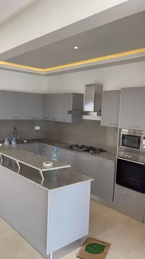 3chbre Appartement dans Appartement F4, Ouakam à Louer