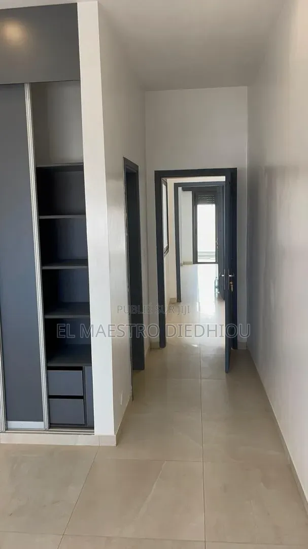 3chbre Appartement dans Appartement F4, Ouakam à Louer