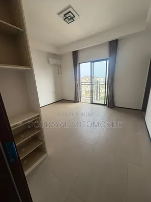 3chbre Appartement dans Almadies Appartement à Vendre