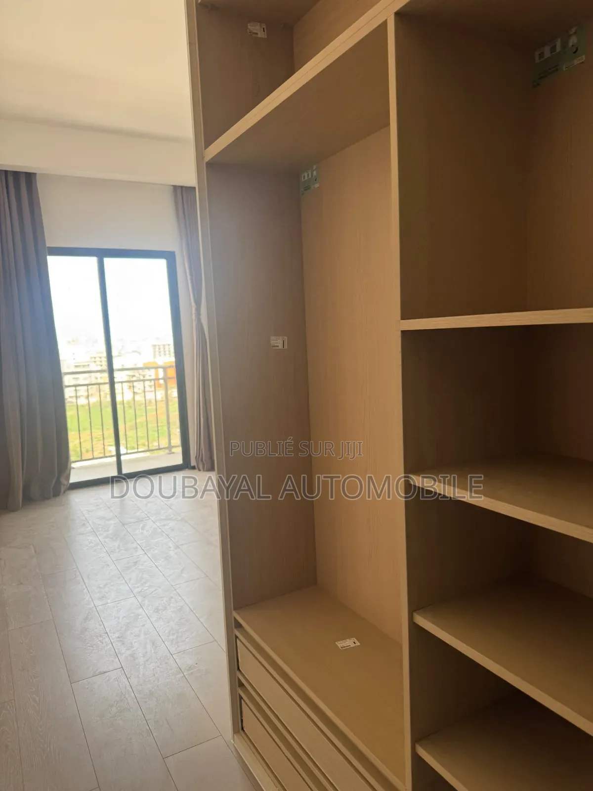 3chbre Appartement dans Almadies Appartement à Vendre