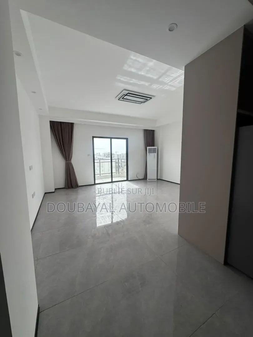 3chbre Appartement dans Almadies Appartement à Vendre