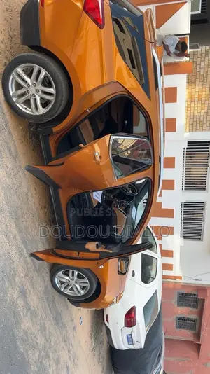 Chevrolet Equinox 2018 Orange