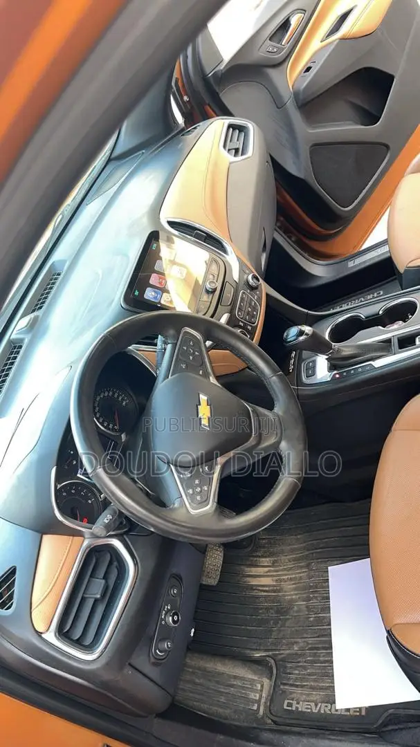 Chevrolet Equinox 2018 Orange