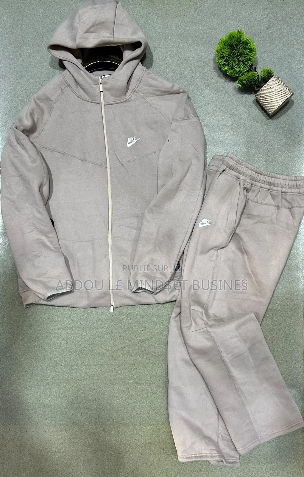 Ensemble Nike Bas Large Sweet À Capuchon Disponible