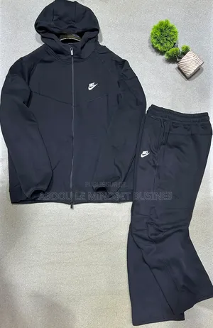 Ensemble Nike Bas Large Sweet À Capuchon Disponible