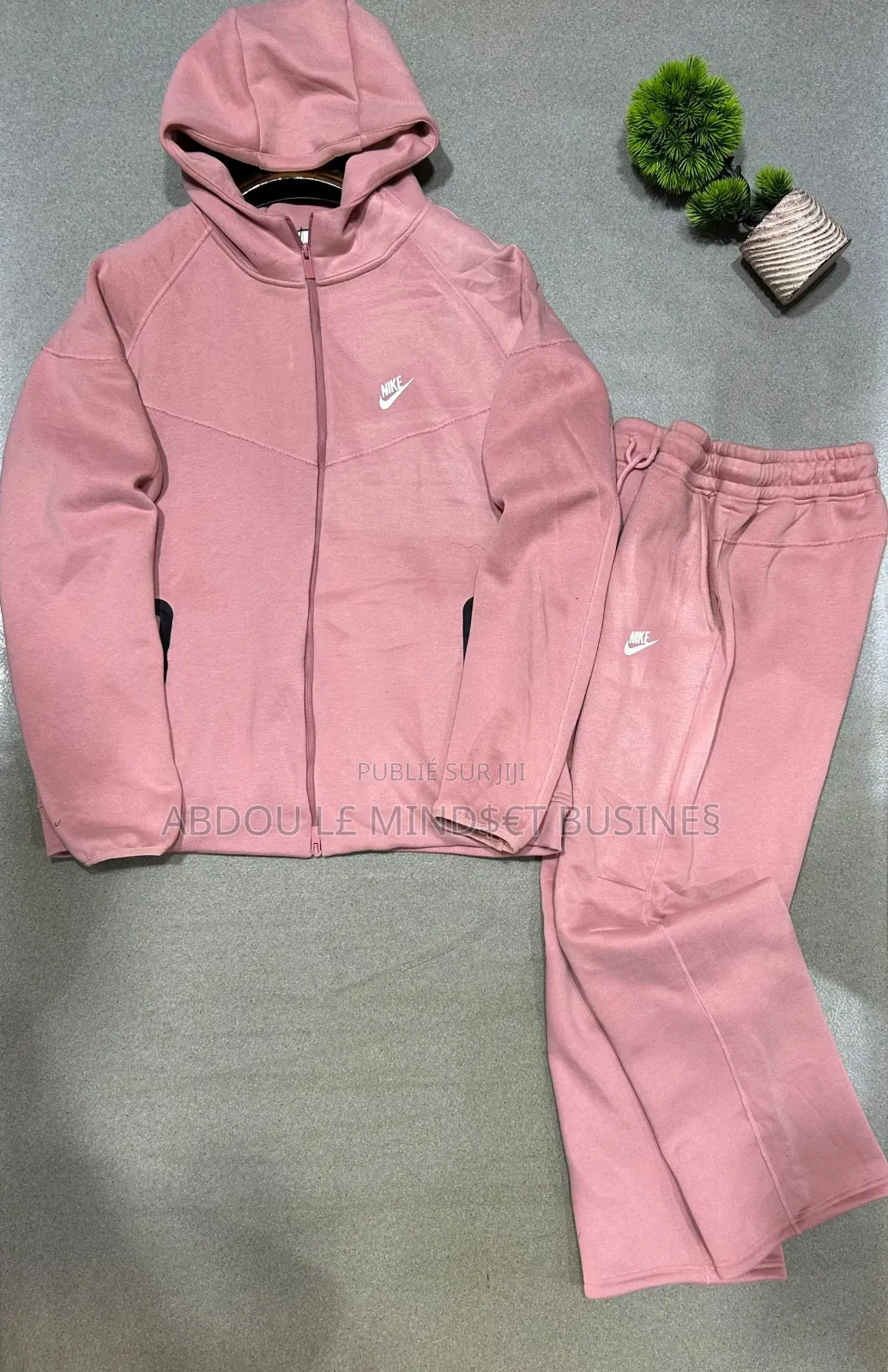 Ensemble Nike Bas Large Sweet À Capuchon Disponible