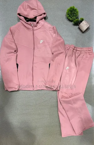Ensemble Nike Bas Large Sweet À Capuchon Disponible