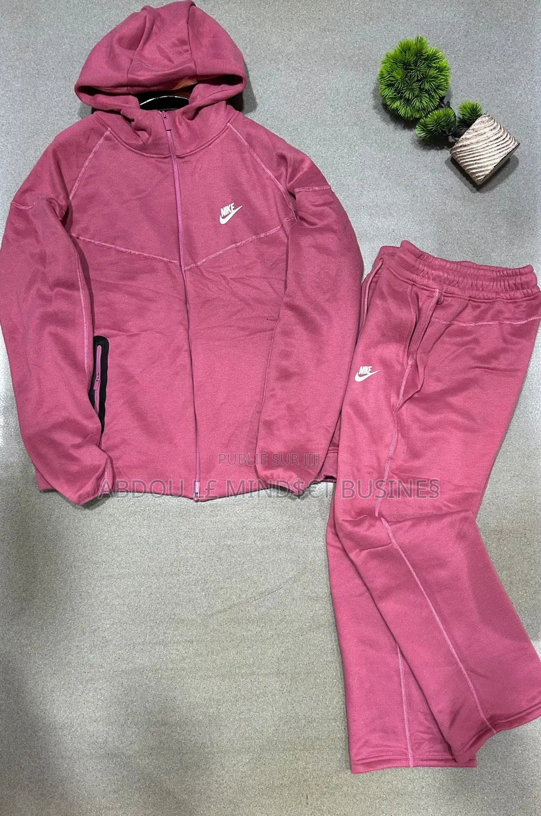 Ensemble Nike Bas Large Sweet À Capuchon Disponible