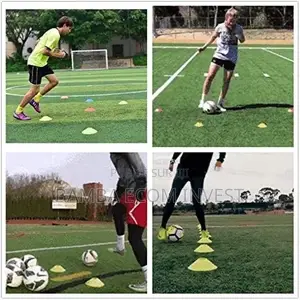 50 Cônes en Forme De Disque Pour L’entraînement - Football - Terrains