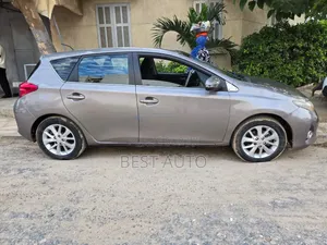 Toyota Auris 2014 Gris