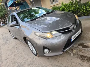 Toyota Auris 2014 Gris