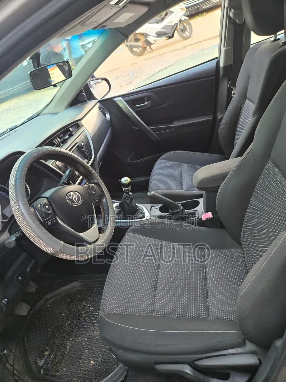 Toyota Auris 2014 Gris
