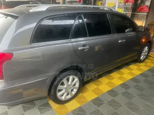 Toyota Avensis 2006 Gris