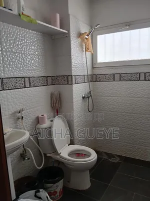2chbre Appartement dans Un Appartement F3 À, Yoff à Vendre