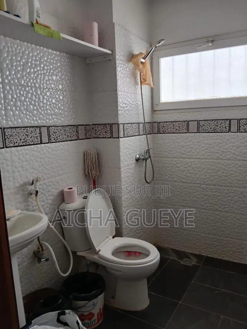 2chbre Appartement dans Un Appartement F3 À, Yoff à Vendre