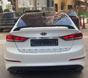 Hyundai Avante 2017 Blanc