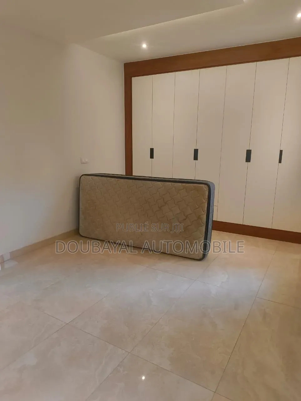 3chbre Appartement dans Oukam Appartement À, Ouakam à Louer