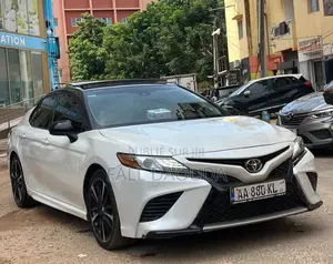 Toyota Camry 2018 Blanc