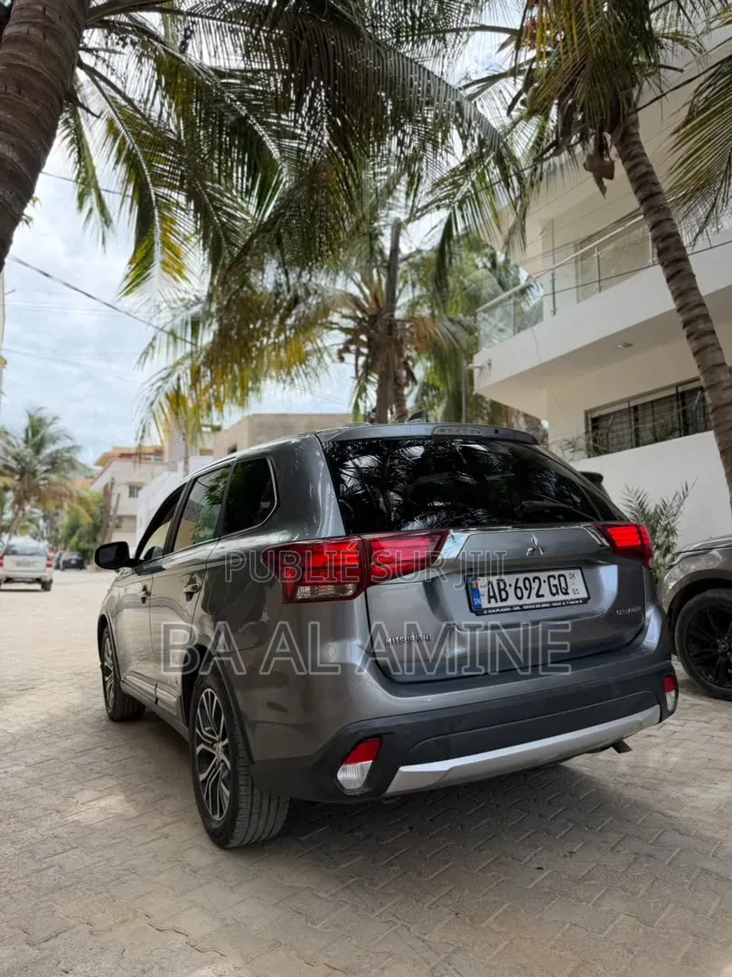 Mitsubishi Outlander 2017 Gris