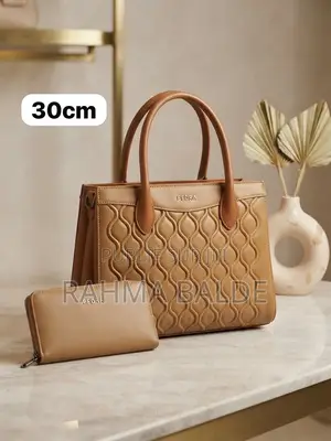 Des Jolie Sacs À Main De Marque *PEDRA* Qualité Authentique