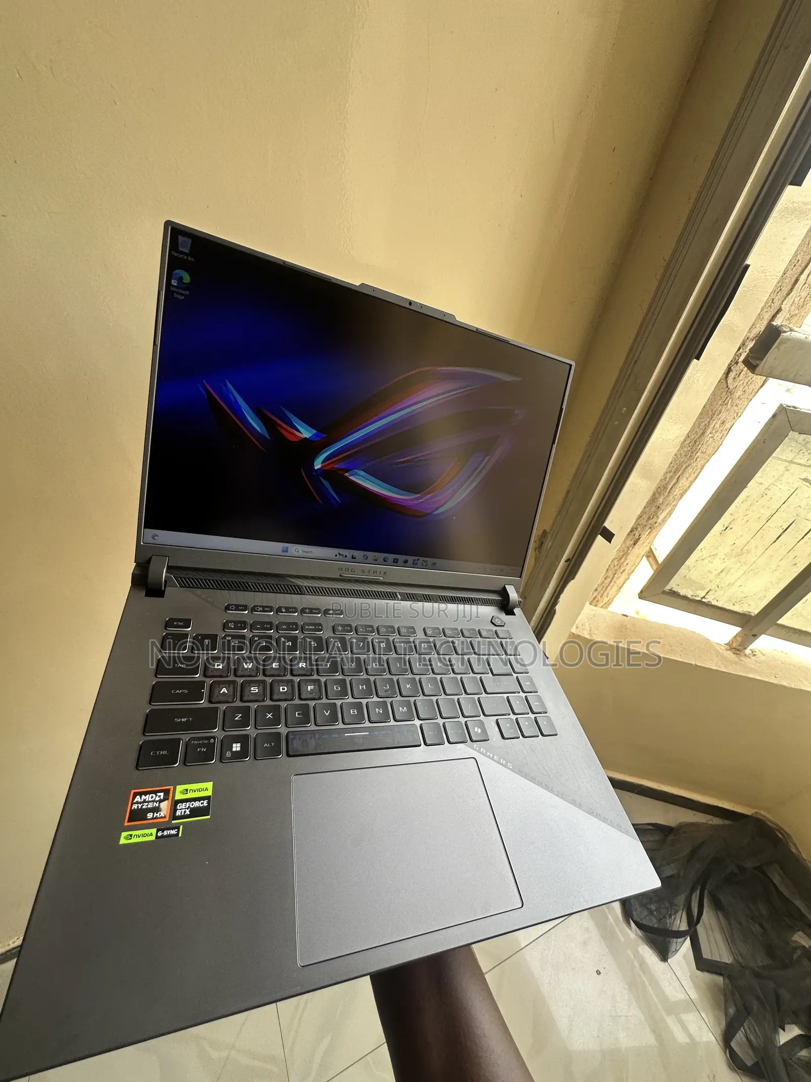 Nouveau Ordinateur portable Asus ROG Strix G15 16GB AMD Ryzen 9 SSD 1T