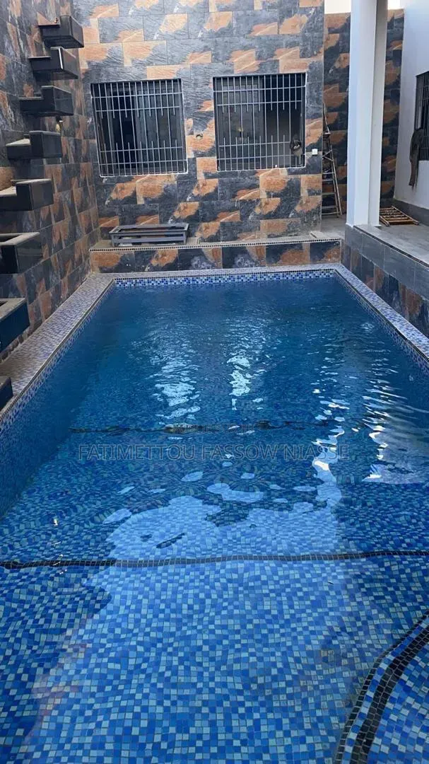 6chbre Maison dans Almadies à Vendre