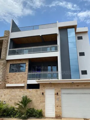 6chbre Maison dans Almadies à Vendre