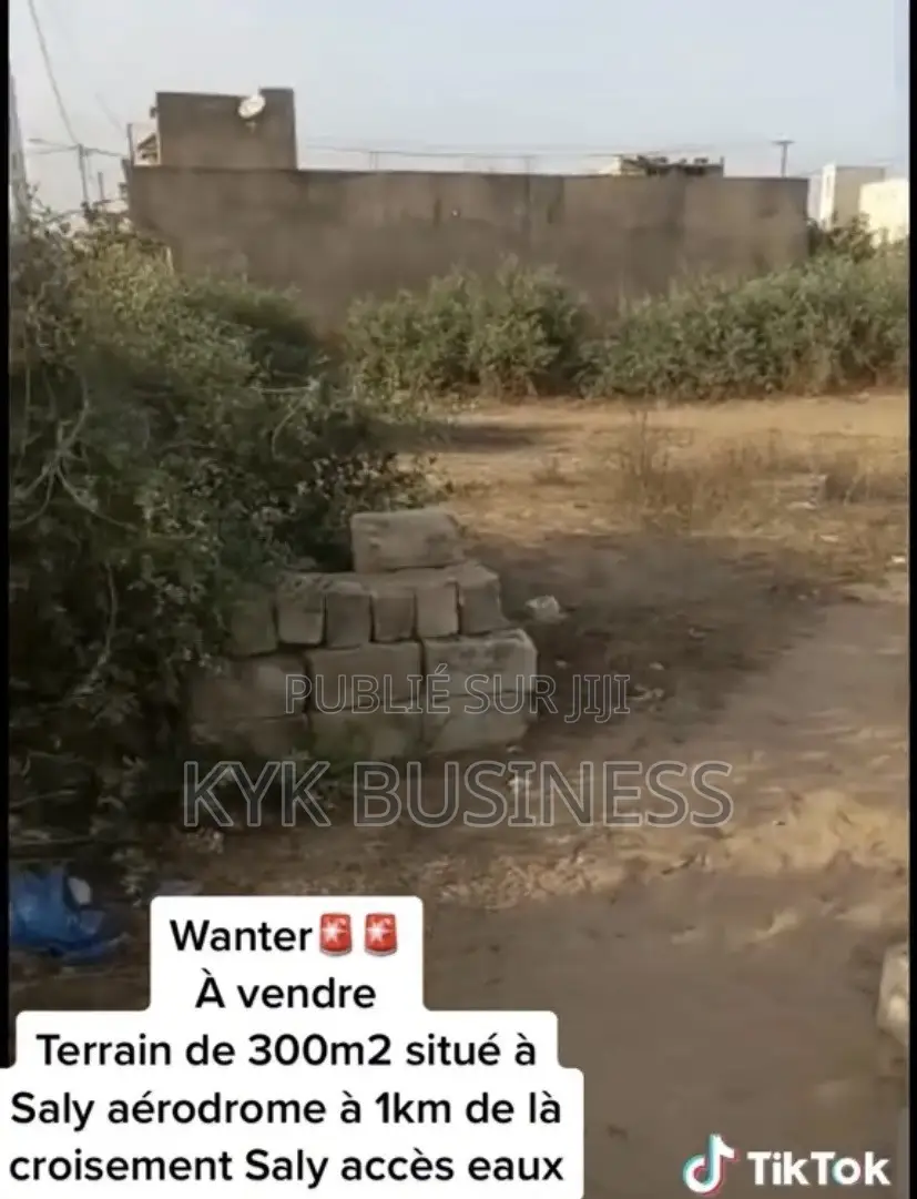 Terrain 300m Carré a Vendre Mbour Saly Aérodrome