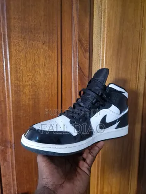  Air Jordan 1 Mid – Carbon Fiber 