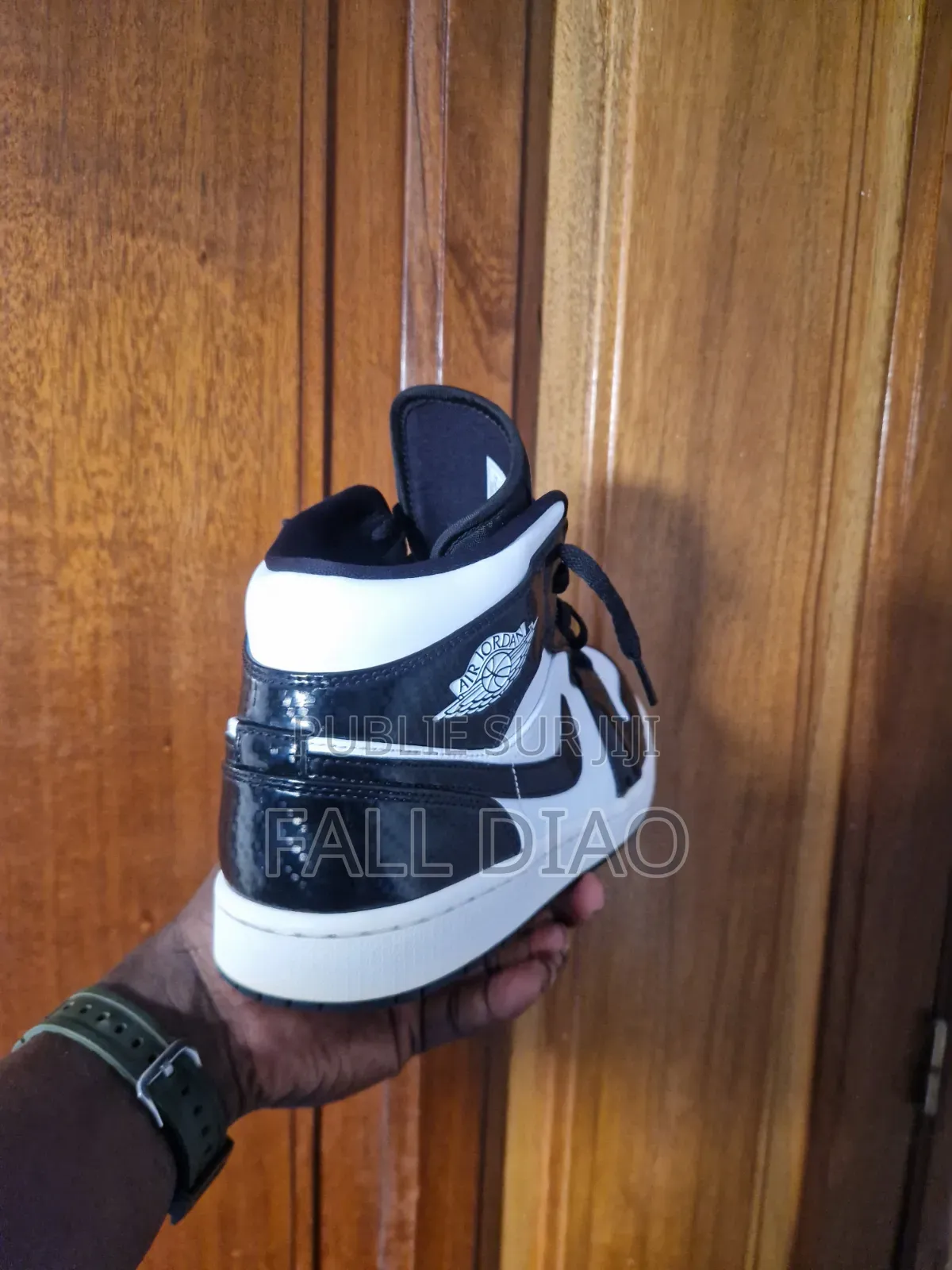  Air Jordan 1 Mid – Carbon Fiber 