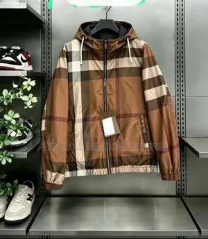 Pulls Burberry Capuche Disponible